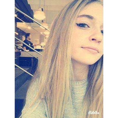 •Face |Bertha Martorell|             •Snap&Ask |Bertitarubita|