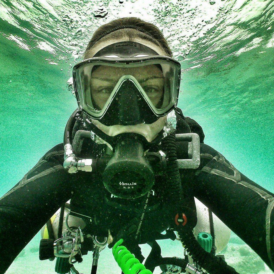 Canadian Dive Instructor obsessed with cold water. And food. Doggos too.