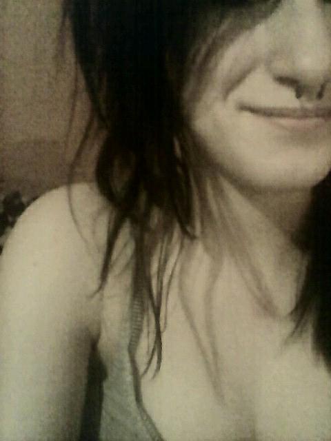 EllaHuehue's profile picture. One day I'm going to be a rock star.