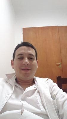 medico, estudiante,esposo,papa,filantropo,amigo,compañero,amante,humano.
