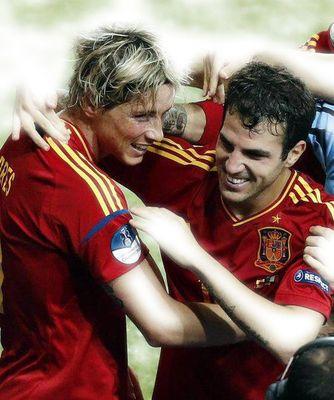 Jugador del Chelsea y de la Seleccion Española.En Arenys de Mar nací y en Londres estoy.Padre soltero.