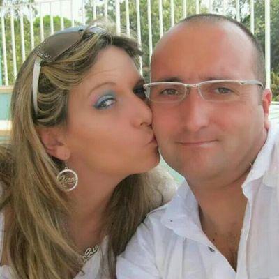 une française avec une vie pas très intéressante qui à rencontré l'amour un jour d'octobre 2011 c est marié 7 mois après le 12 mai 2012 et qui l'aime toujours.