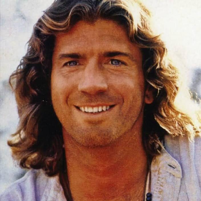 My name is Cydnee,I want people to know my love for this show. I will be sharing pictures and tweets when i watch the show. Byron Sully is forever my man crush.
