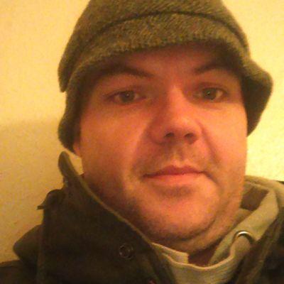 hazzard and Chas not Dave fan, fan of fans, fannys, Captain boatless Lynch and Morrissey I wouldn't pay you to entertain in public, music harder the better,CTID