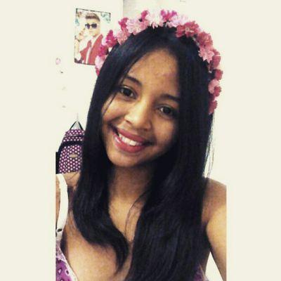 pisando na grama,roubando as rosas as melhores ideias são as mais perigosas.✌