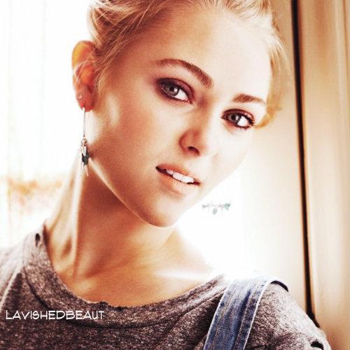 [Role-Play. 16 years old. The other half of the whole.] I like being in my own little world filled with chocolate pancakes.