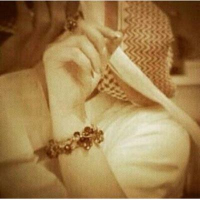 ‏‏‏‏اقفى و خلاني
و انا م بعد طبت
و الشكوى لله
لا طلبته و صليت 

لكن : ورب البيت
م تبت م تبت
حبه ب قلبي
 كود لامن توفيت..