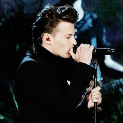 follow @tattookidIouis pls :)