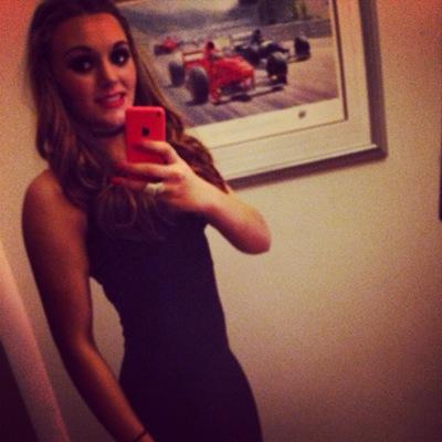 izzyb3005's profile picture. 