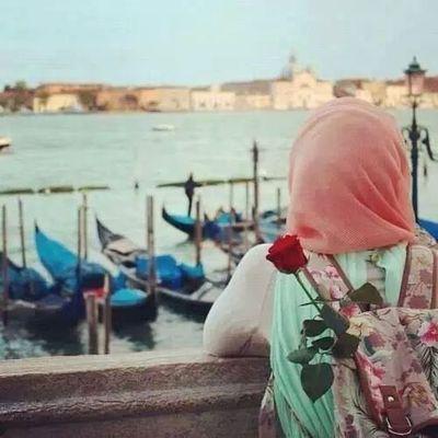 RagdaSaleem's profile picture. Don't dream your life, live your dreams