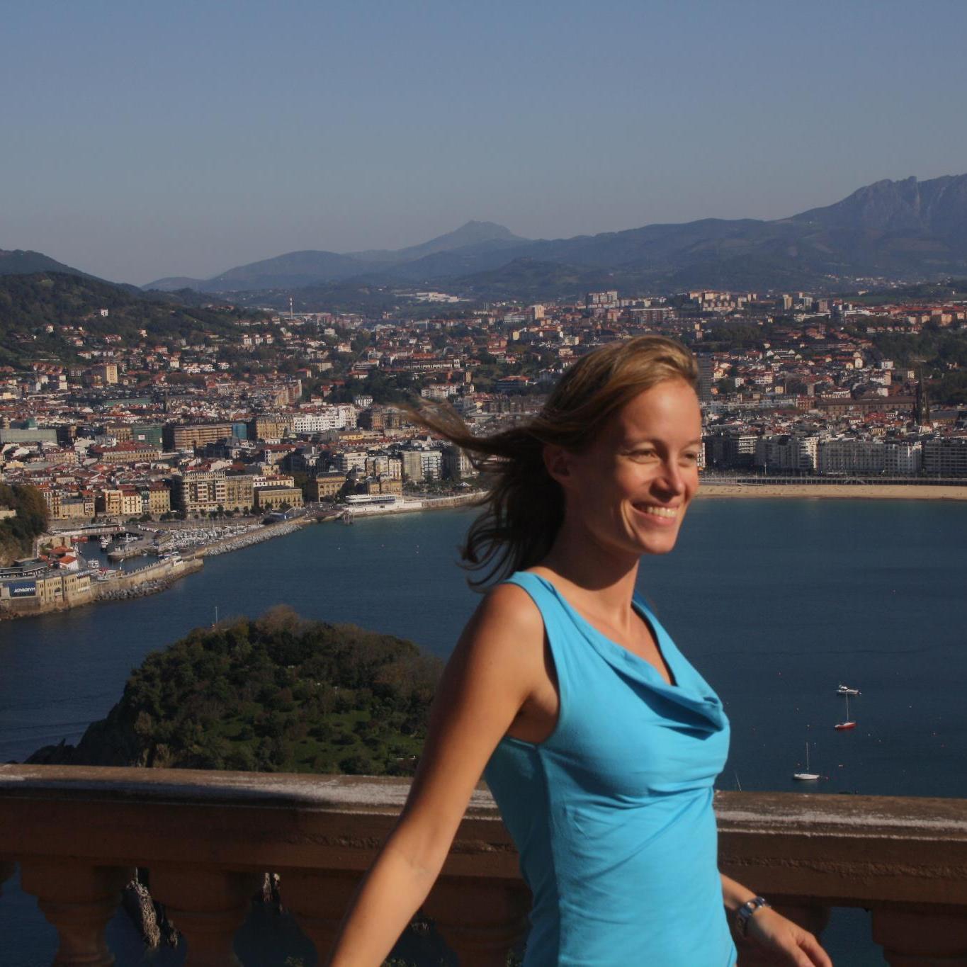 Living in #Spain & loving it. Writer, columnist, #SanSebastian guide. #Auteur #reisgids 'Baskenland, Rioja & Navarra' & 'Time to Momo Bilbao & San Sebastian'.