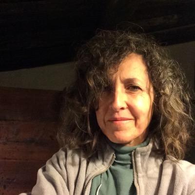 Llicenciada en filologia catalana, dedicada a la gestió, ara ja jubilada. Catalunya té dret a un estat propi i el necessita amb urgència !!