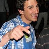 Professor de Educação Física e ex-atleta.