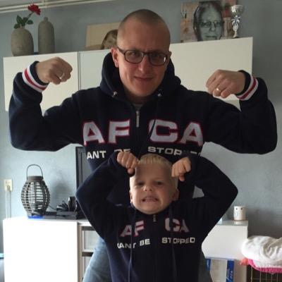 kamphuis1979's profile picture. ♂ ♦ Hillegommer ♦ 1979-er ♦ Ram ♦ Bouwkundig tekenaar ♦ Voetballer ♦ Darter ♦ PS4-er ♦ Ajacied ♦ Atheïst ♦ Citta & Ford Fiesta-driver ♦