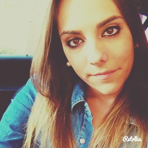 VeronicaIri85's profile picture. Después de haber visto tantas sonrisas por el mundo, sigo pensando que la tuya es mi favorita.