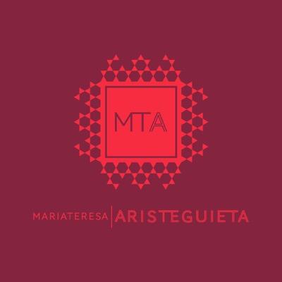 Diseñar una cartera es el arte de lograr que quien la porte sienta que lleva una extensión de sí misma en vez de un accesorio. María Teresa Aristeguieta.
