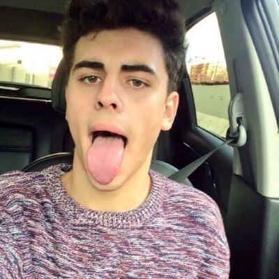 I have an obsession with food and bonita chicas. |18| Senior