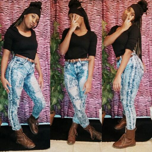 De'onna Hamilton  , Lol Get You A Skinny Girl With A Pretty Ass Body  , Lol #SingleBitch  Follow Mee