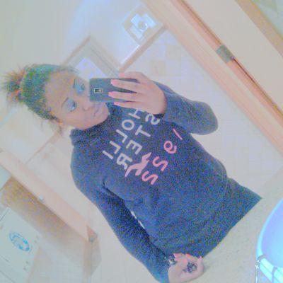 I Am 21 Years Old, Beautiful N College , Have A One Year Old & I Have A Good Sense Of Humor!