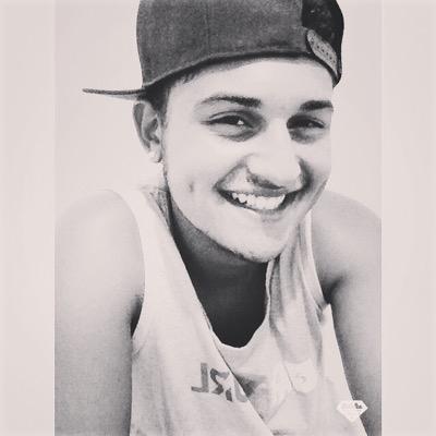 Me disseram que quem sonha alto o tombo é grande. So que se esqueceram de me perguntar se eu tenho medo de cair