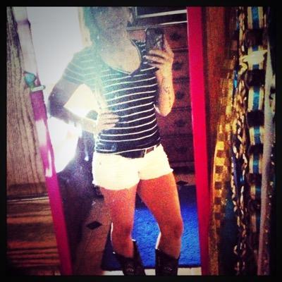 JEEP girls, finish FIRST. Family. God. George Strait. Avi is me. My heart belongs to my soldier/hunter/fisherman @huntinhogs❤️