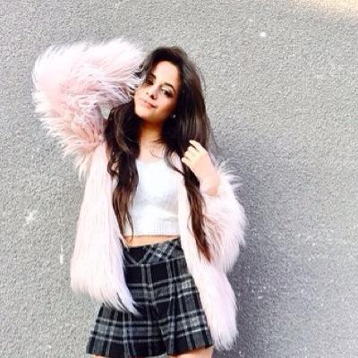 ola, acabei de lhe dar follow gratis agr vc poderia seguir a conta @laurenojenta ??? esta em meta, agradeço desde ja