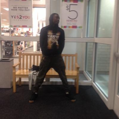 кιк _nashaun_
I am very kool when you get to know me 
age 15
school schs any questions ask