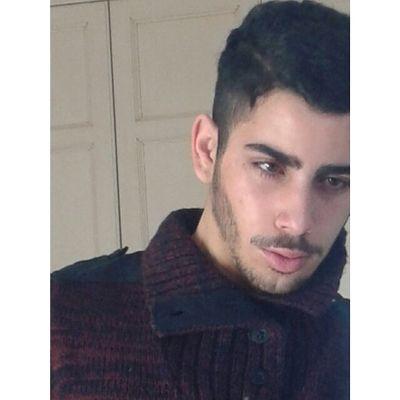 19. Amante de lo subnormal, lo absurdo y lo sinsentido. Impuntual. Mentiroso. Descarado. Divertido. Amigo de mis amigos .Instagram=davidpmvied.