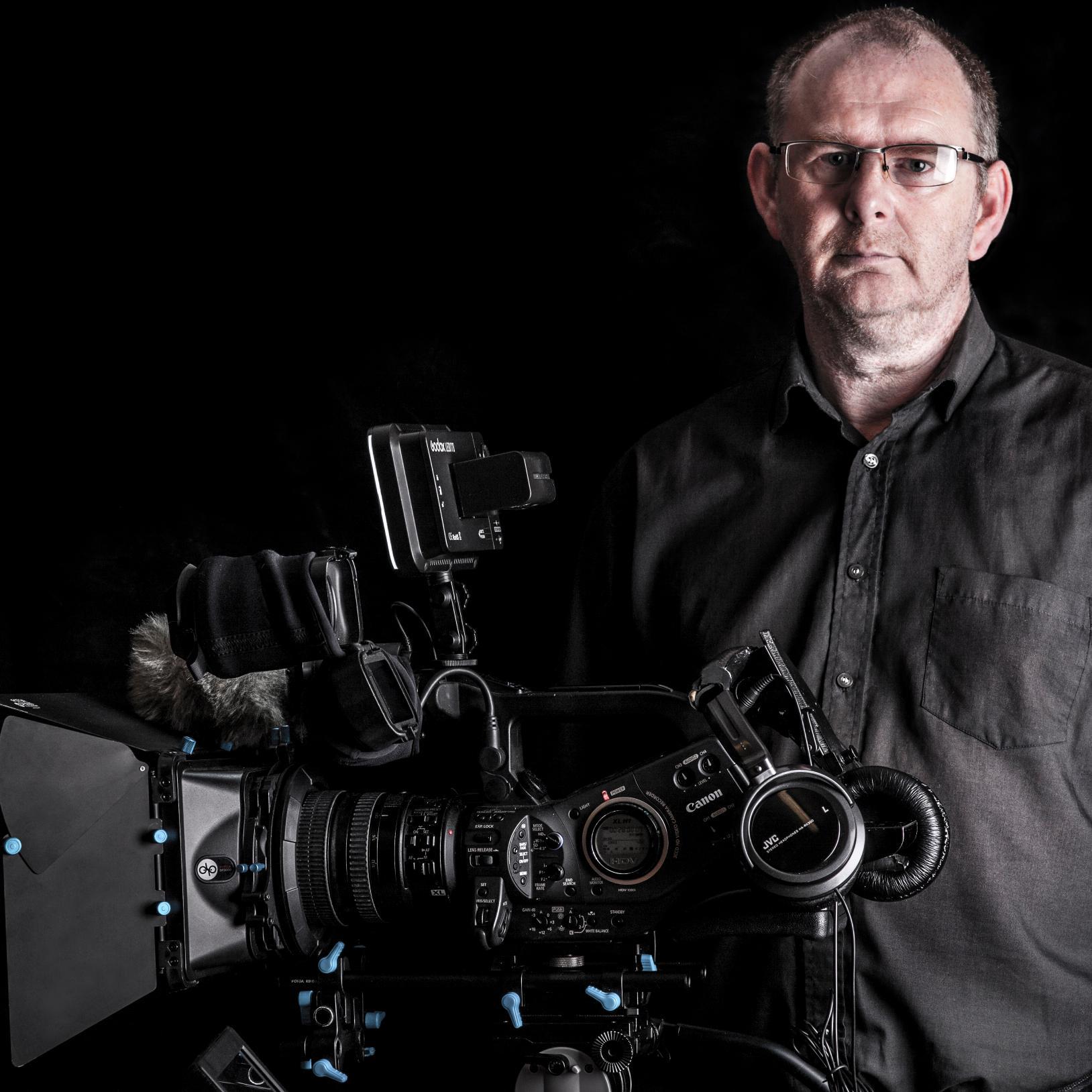 I work, rest and play in media BBC C4 & Sky TV.  Also working on films and TV.  Horror, Comedy & Scifi - Yep, I love my job. GSOH and house trained.