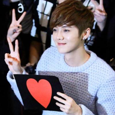 루한이 뽀뽀쪽❤️ http://t.co/MgeUTfY0KA