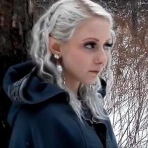 I am many things: soothsayer, warrior, healer, the daughter of Haldir. But most importantly, I am the last of my kind. {Hobbit/LotR OC; Solo; 18+} #Critter
