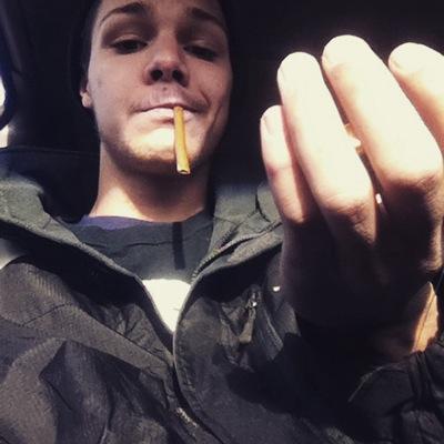 I'm18 chill af fr just like to blow them trees and get these bands