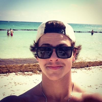 Instagram - Ryanhonoroski✌️✌️ Following all back :)
Skype - whatziee