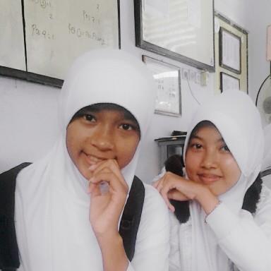 Putriey10's profile picture. 