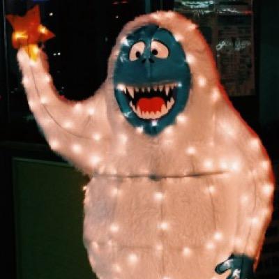 写真の雪男はSanta Monicaにいます。すみっコぐらしが好きです。