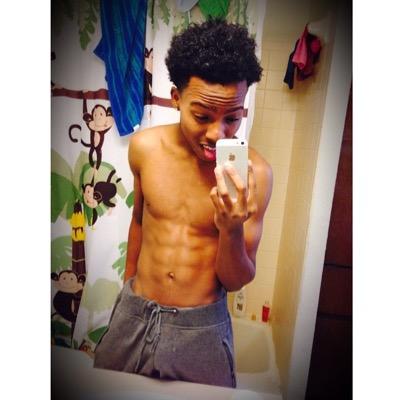 ThatPrettymfZay's profile picture. 