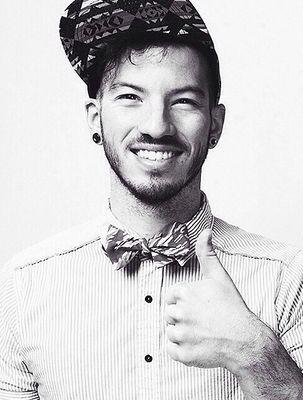 I'm the drummer of Twenty One Pilots. V1: @FoxesRP's boyfriend [RP/MV/Bi]