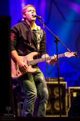 Full time Singer and Guitar player