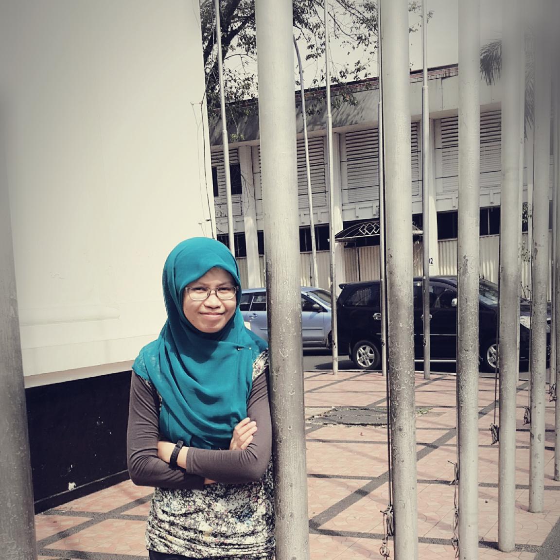 A dreamer| music freak | book hunter| novel addict | traveller | a nursing enthusiast