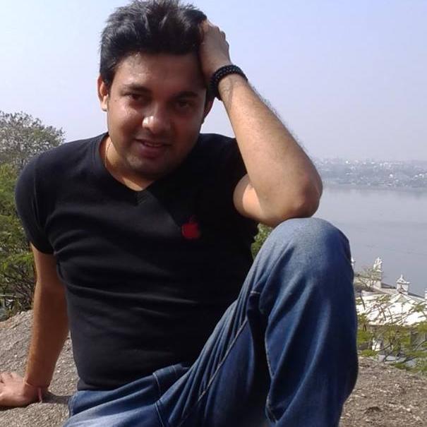 dekha mera saaya to mujhse juda mila,
     har shaks apne baare me.sochta hua mila!!