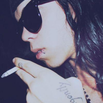 Vloger no youtube - http://t.co/SWNNHZoNy9 

facebook - http://t.co/8ir733kiv2