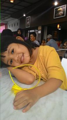 Jurnalis dan juga lebih aktif twitteran di akun @MounawardIsmail