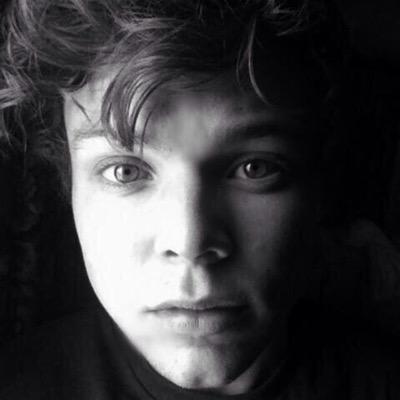 im a punk rock princess who is lashton af.