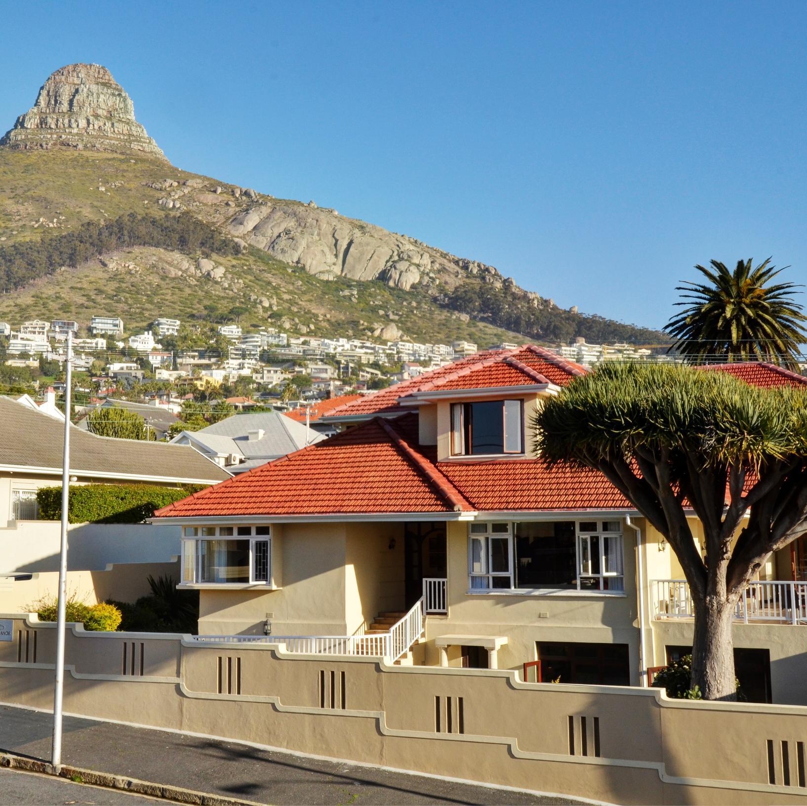 Whether you’re in Cape Town visiting our beautiful city for pleasure or here for business, our 4 star guesthouse, Sundown Manor, is the perfect location.