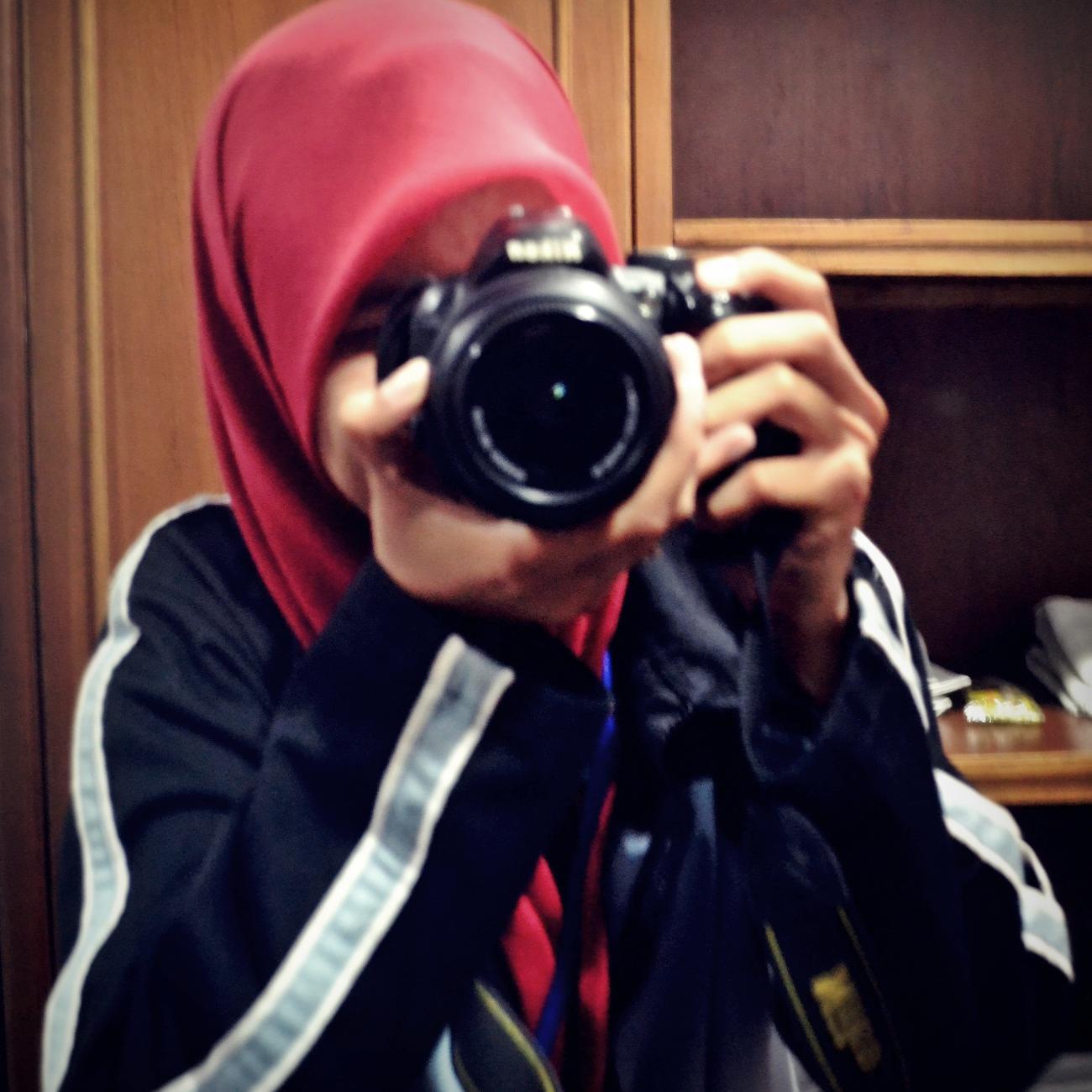 I'm not a good lover and far from perfect..but I can make U happy... -_-
ALLAH + my family + my friends is enough for me...