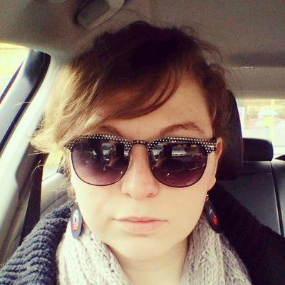 CaroHeyl's profile picture. Romaniste - Socialiste - Collectionneuse de lunettes de soleil.