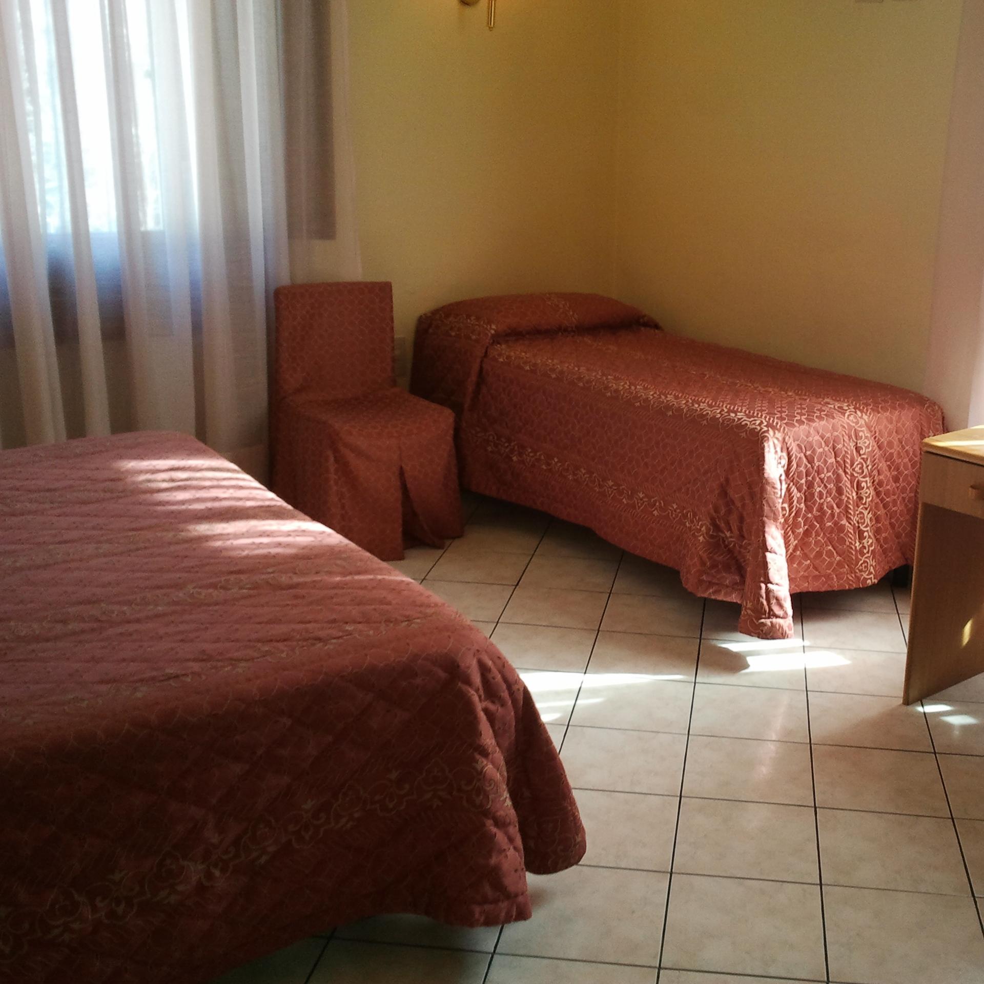 Hotel economico e accogliente presso Staz. Firenze SMN. Camere con bagno, A/C e TV - Downtown Hotel, cosy rooms with bath,Roof Terrace - WhatsApp: +393299462017