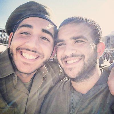 ‏‏קראו לו יניב גבות.                                                            כי יש לו אוזניים גדולות.