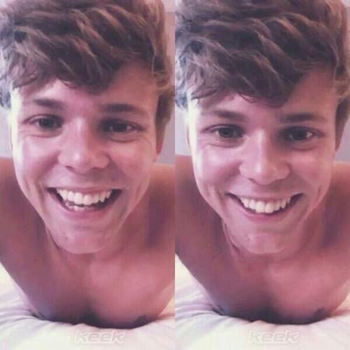 hiiiiiii :) follow @roseforirwin bc she gives you free follow. don't forget you're special and your sunshines love you xx