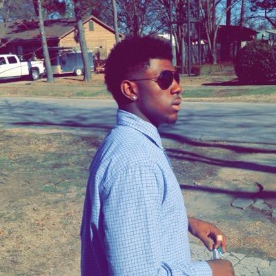 Just living life trying to turn dreams into Reality.... M.O.A.M #DreamChaser  #AprilBaby